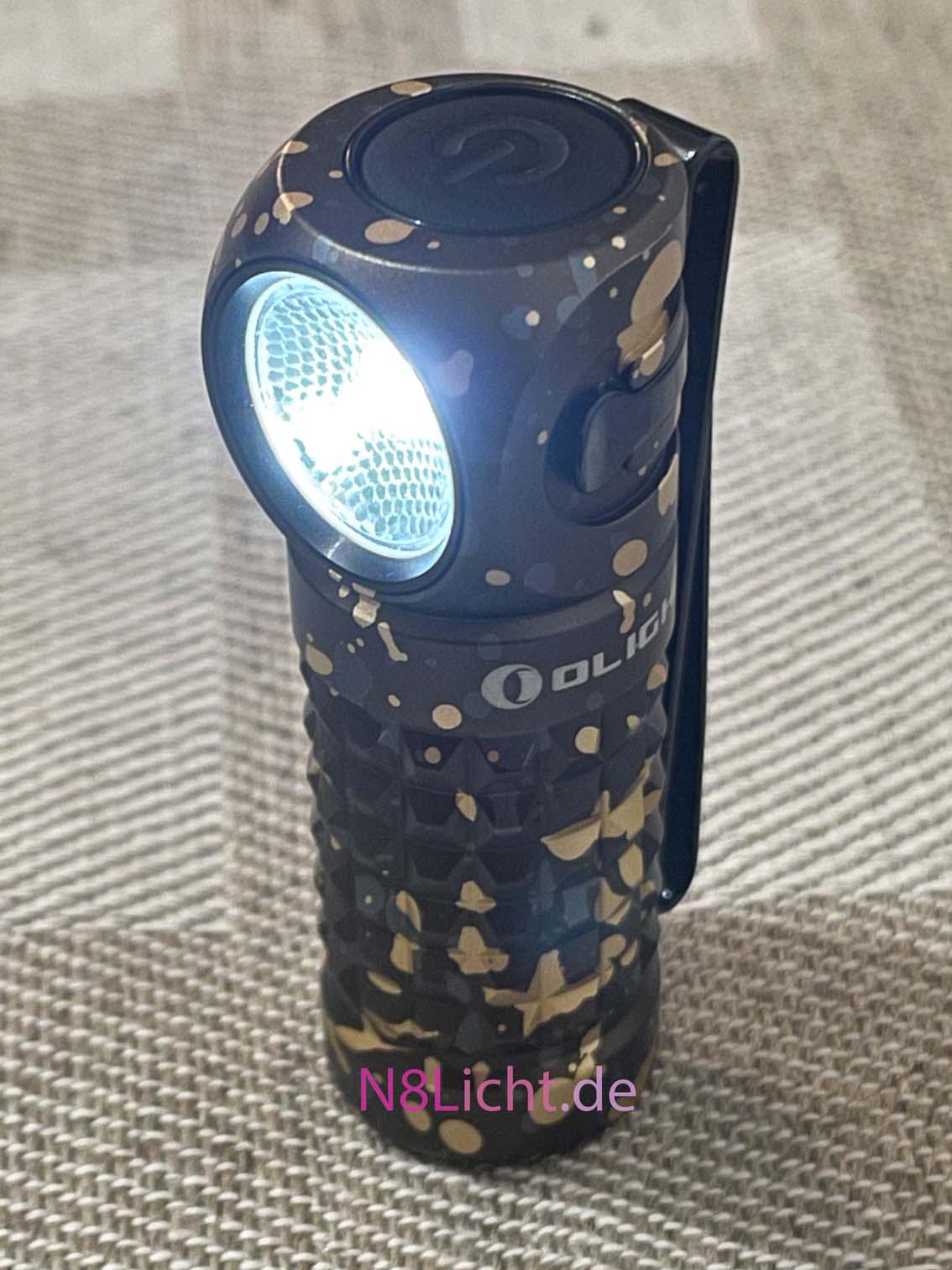 Perun mini leuchtet - Desert Camo Aluminium - limitiert - Taschenlampe von Olight
