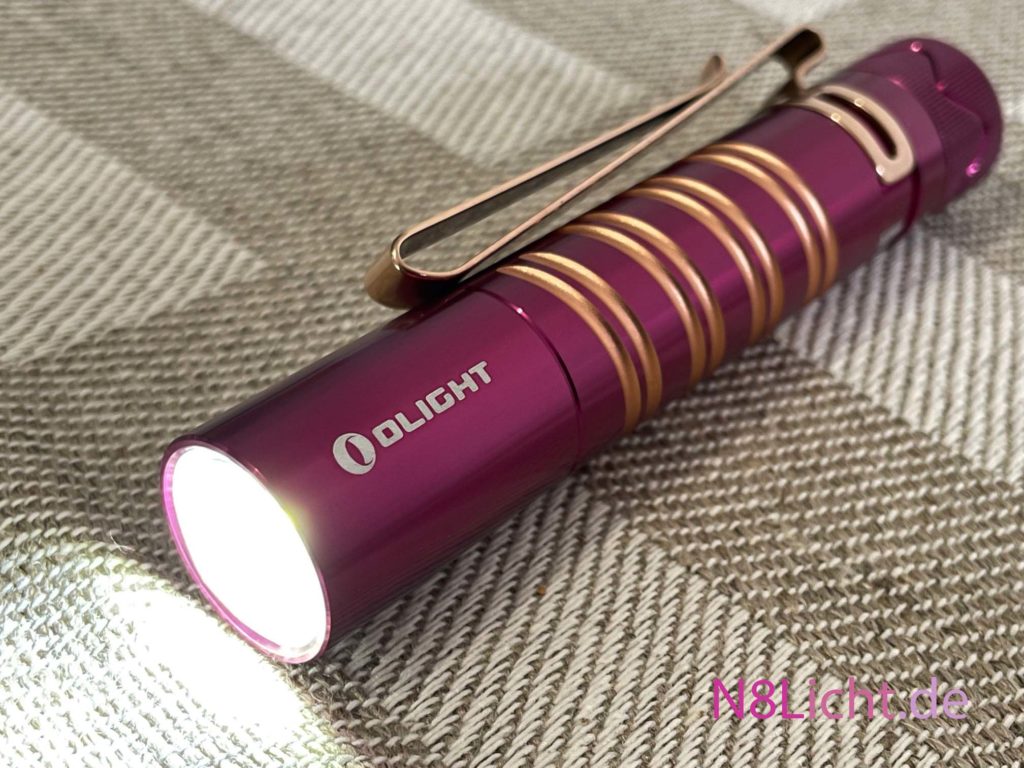 i5R EOS leuchtet - Violett Aluminium - limitiert - Taschenlampe von Olight