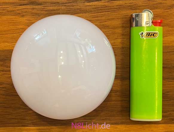Vergleich Lichtkugel Obulb Pro mit Bic Feuerzeug